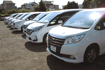 多様なタイプの送迎車